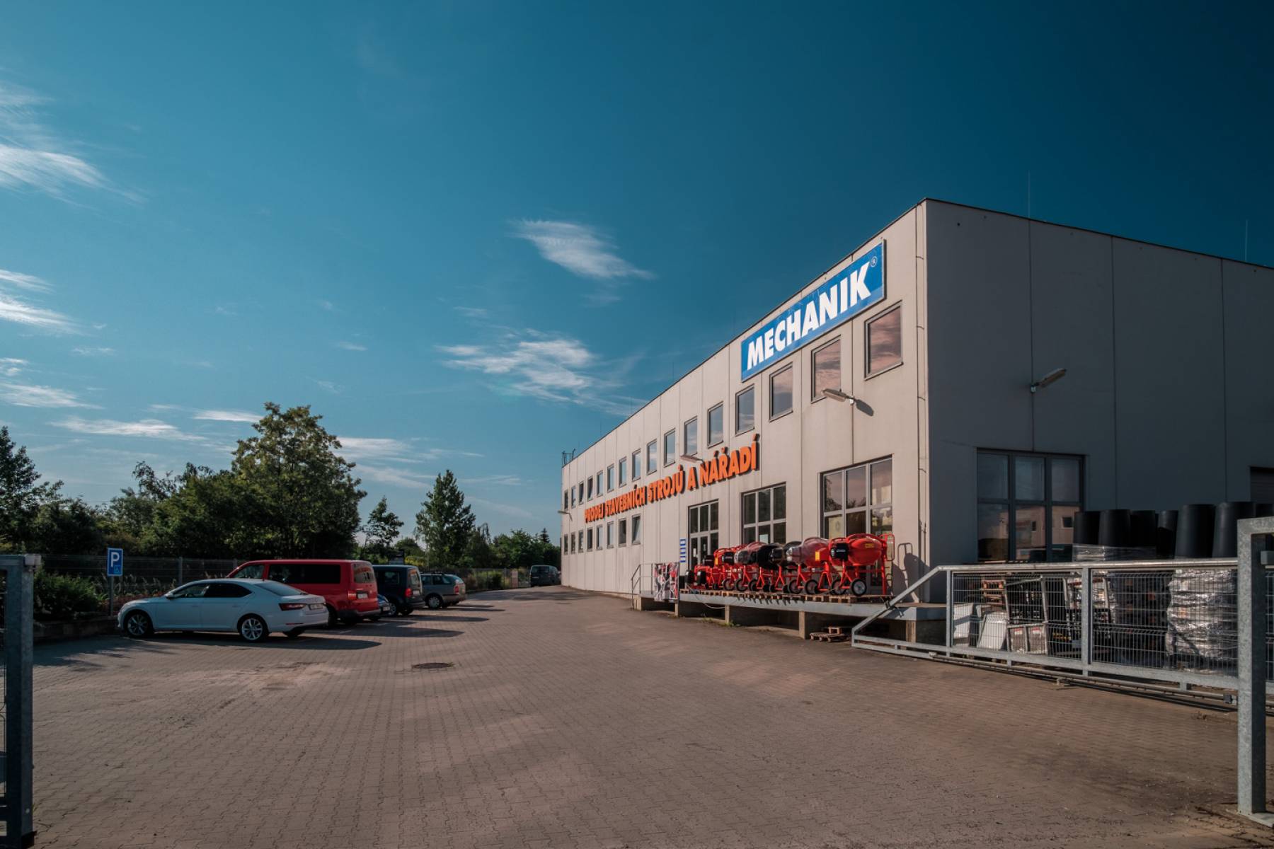 Mechanik s.r.o. - centrálny sklad, servis, požičovňa