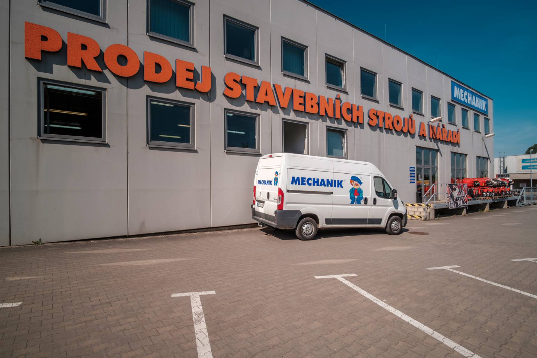 Mechanik s.r.o. - centrálny sklad, servis, požičovňa 2